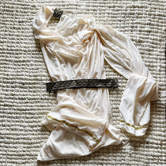 Toga - Picture 1 of 4